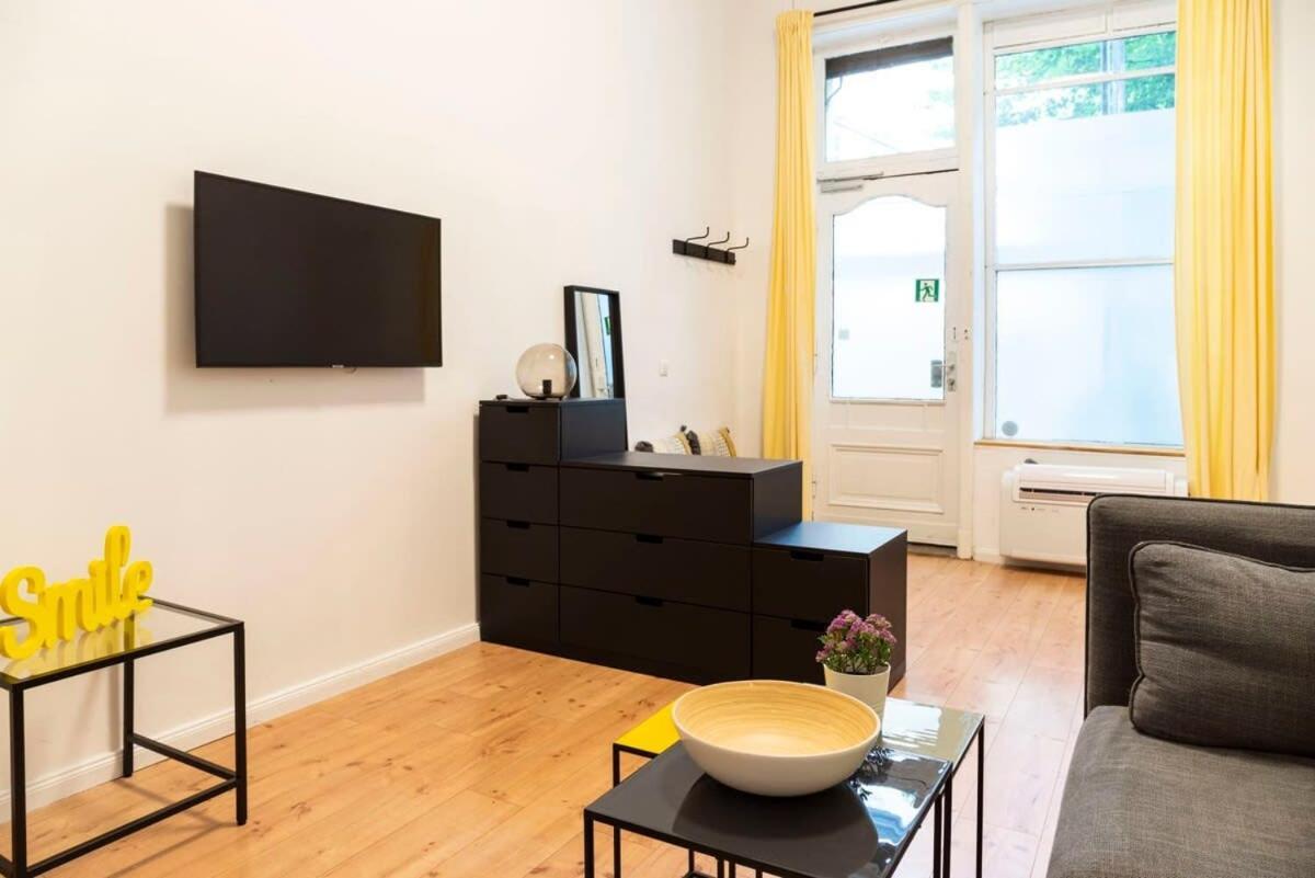 Spacious Two Br Plus Ac Plus Selfcheckin Berlin Exterior photo